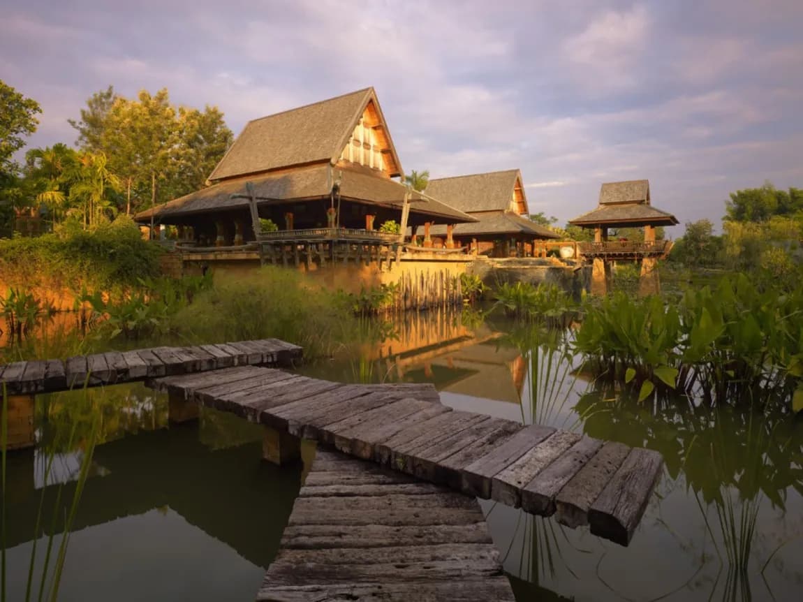 Howie's HomeStay - 4