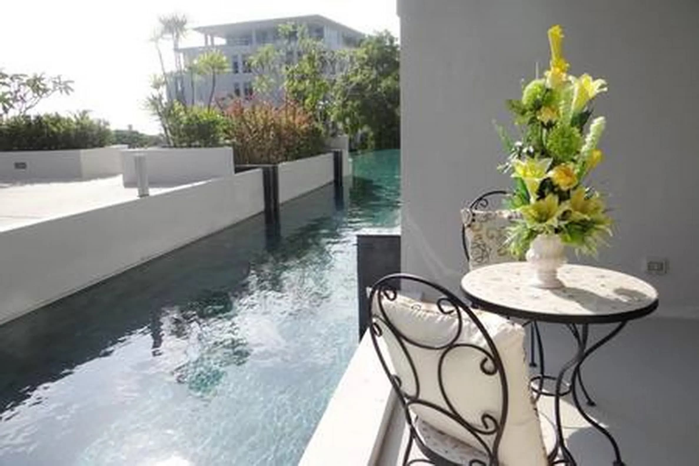 Studio Pool Access Karon Hill - G15