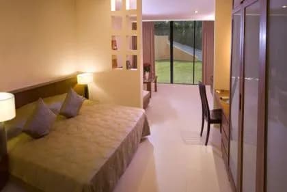 Avanta Garden/Pool Access Room