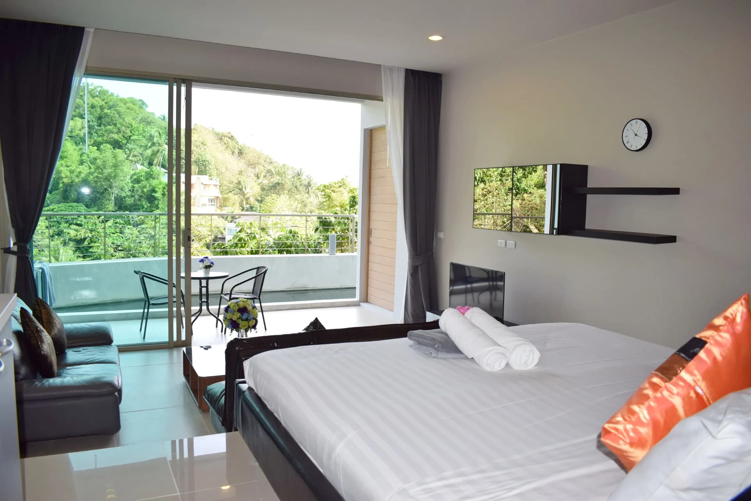 Studio Pool Access Karon Hill - G16